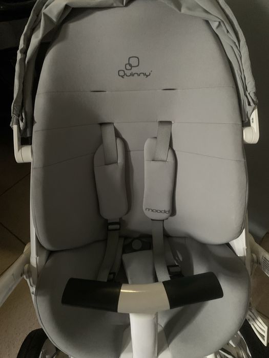 Carrinho Quinny Mood cinzento/branco