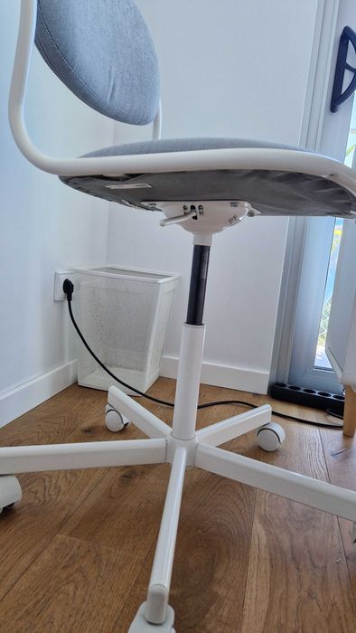 Cadeira giratória de altura ajustável, branco/cinza claro