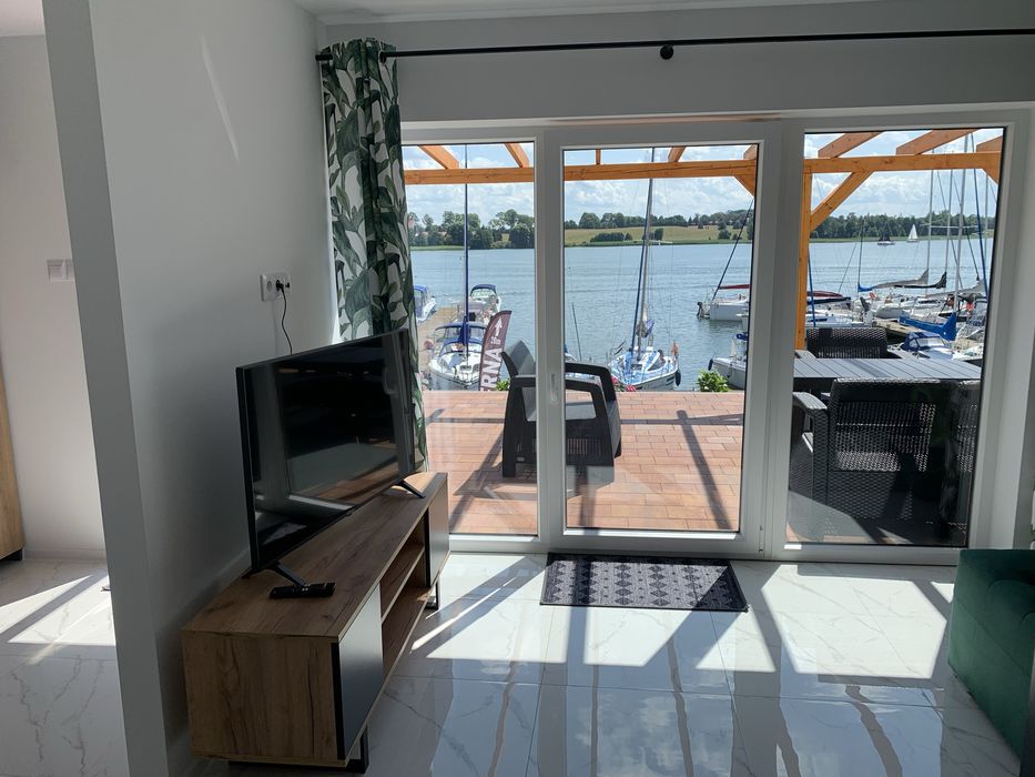 apartament/domek bliźniak do wynajęcia nad samym jeziorem Mazury Ryn