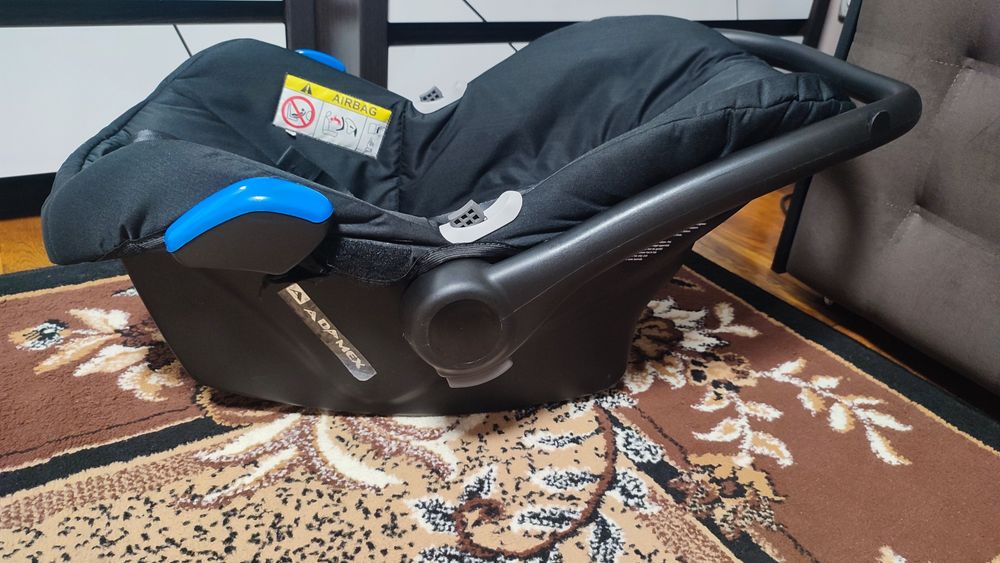 Дитяче автокрісло 0+