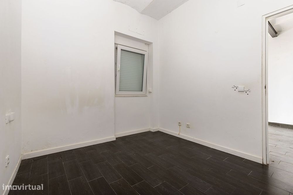 Moradia T3 de Rés do Chão e 1º Andar c/ Terraço no Centro Histórico de
