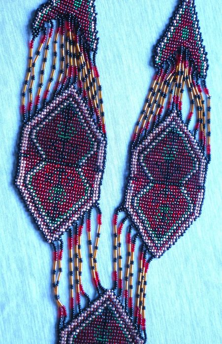 Гердан з бісеру бордовий