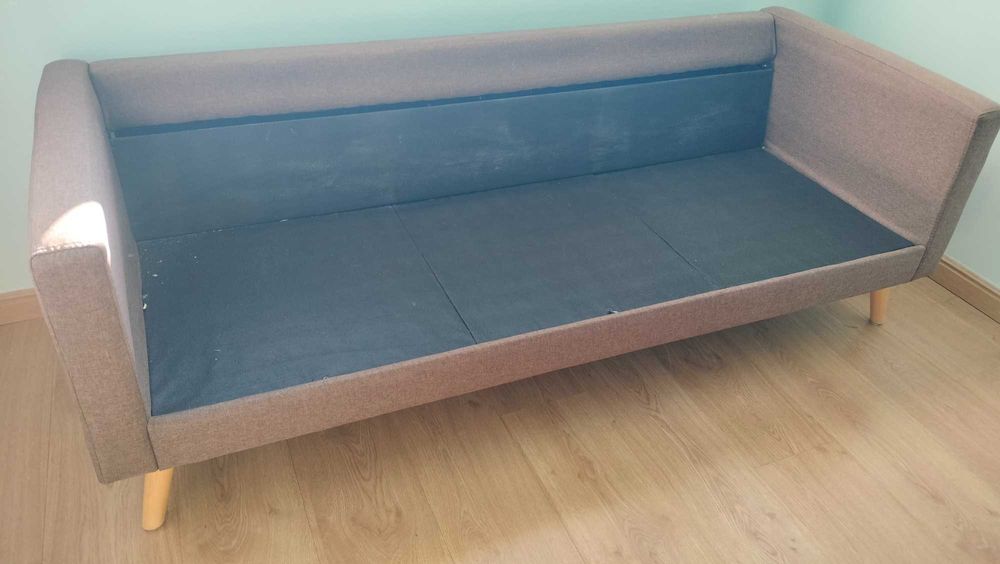 Sofá de três lugares