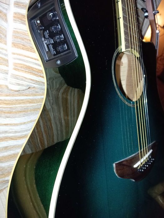 Guitarra Yamaha APX 600