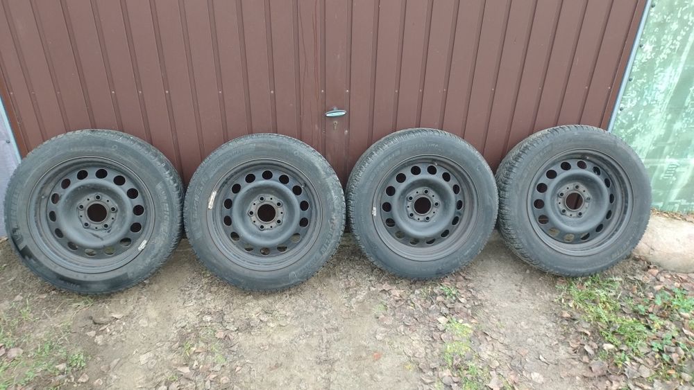 Felgi . Opony . Kołpaki .