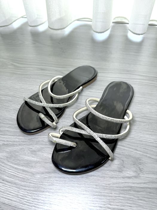 Chinelos rasos c/brilhos