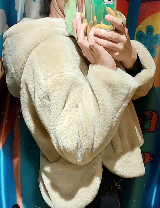 Zara nowe  kremowe  futerko  roz. S/M/L  oversize