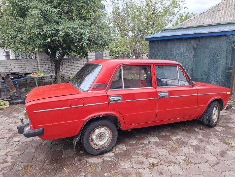 Автомобіль Ваз 2106