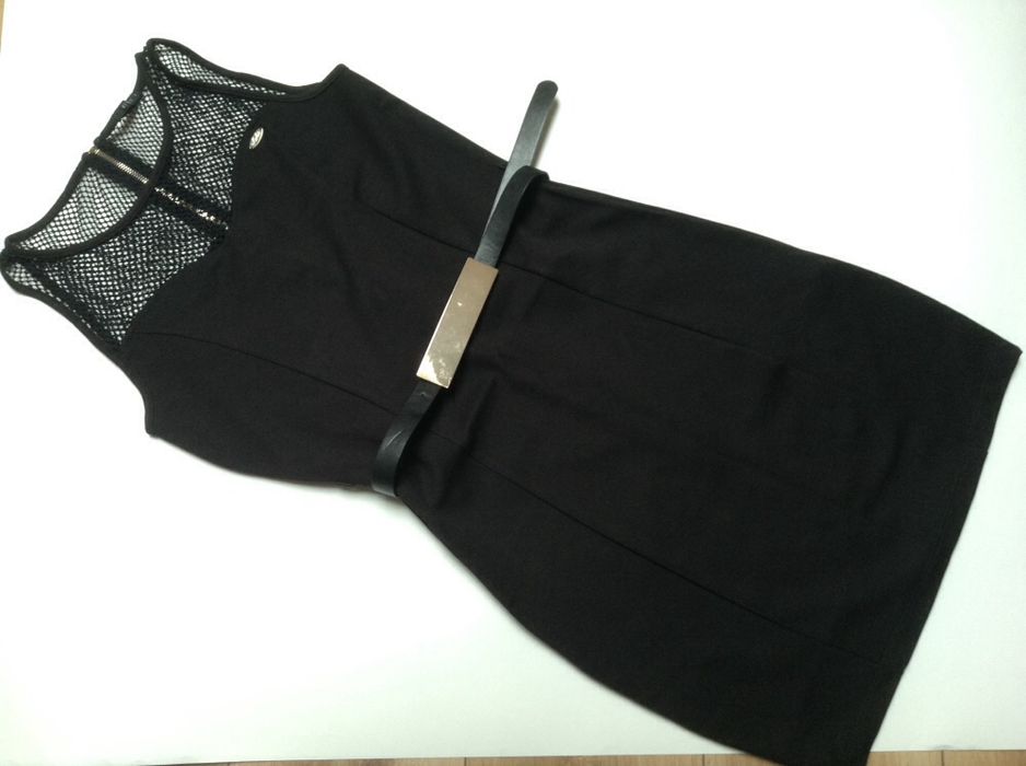 Elegancka sukienka Mohito S czarna biurowa pasek