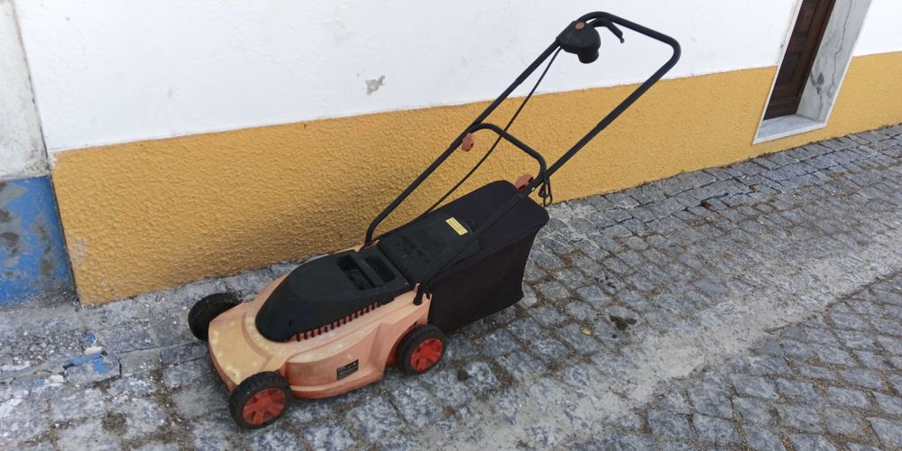 Corta relva elétrico