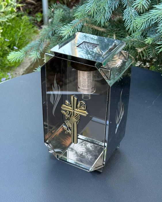 Лампадки на сонячній панелі