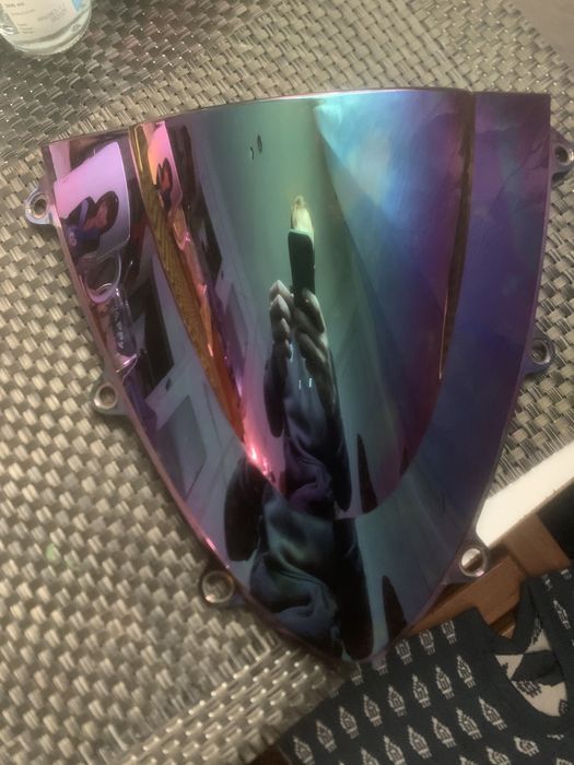 Продам ветровое стекло на Yamaha r6 2012 года в отличном состоянии