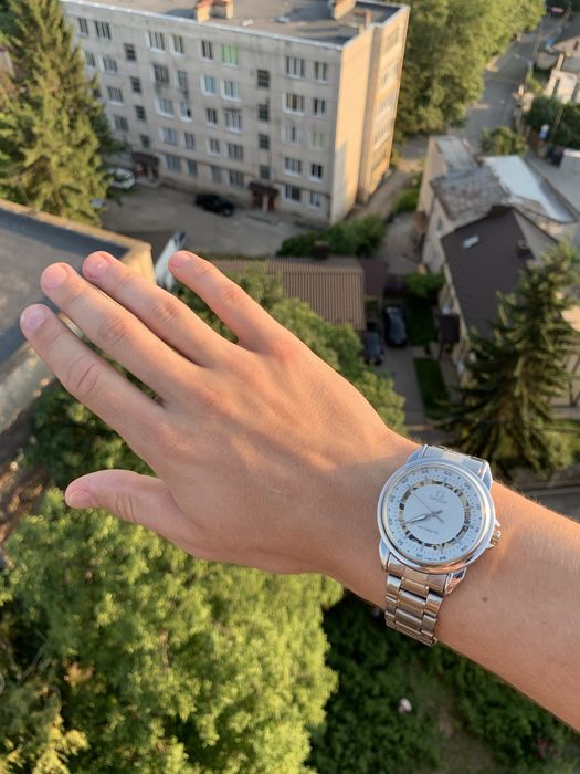 Годиник omega золотий механізм