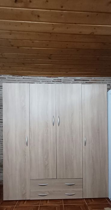 Armário de três portas em carvalho em ótimo estado