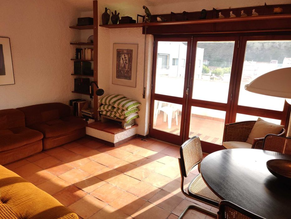 Bright and Spacious 3-Bedroom Apartment (T3) in São João da Caparica