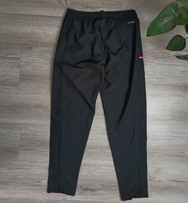 Śliskie spodnie sportowe adidas czarne w rozmiarze S