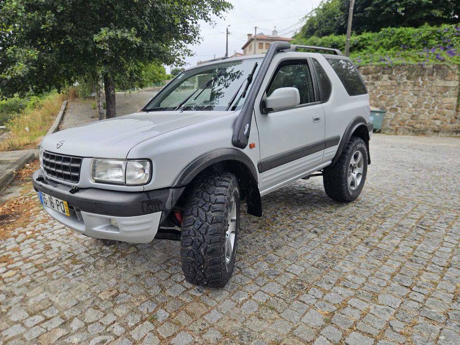 Opel Frontera.