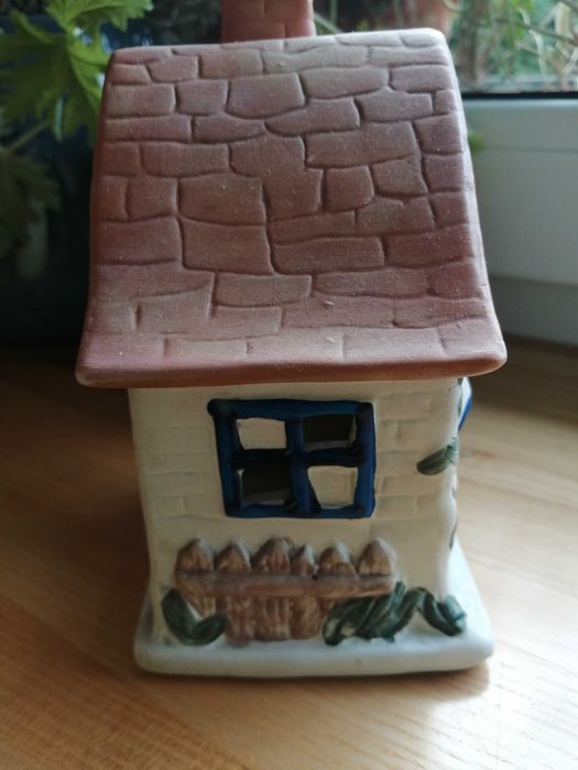 Świecznik, domek ceramiczny