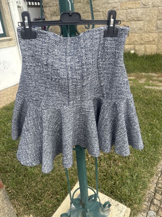 Saia azul marinho com folho franzido