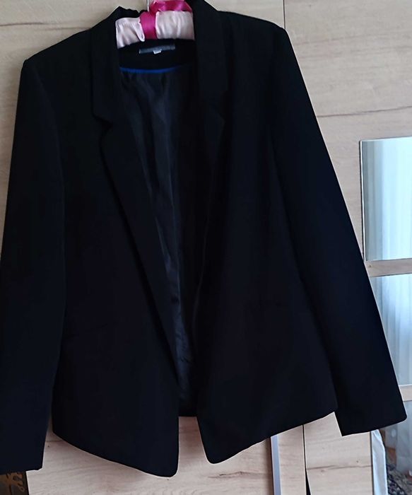 Elegancka czarna, klsycznaa narzuta Basic, firmy Redherring 38