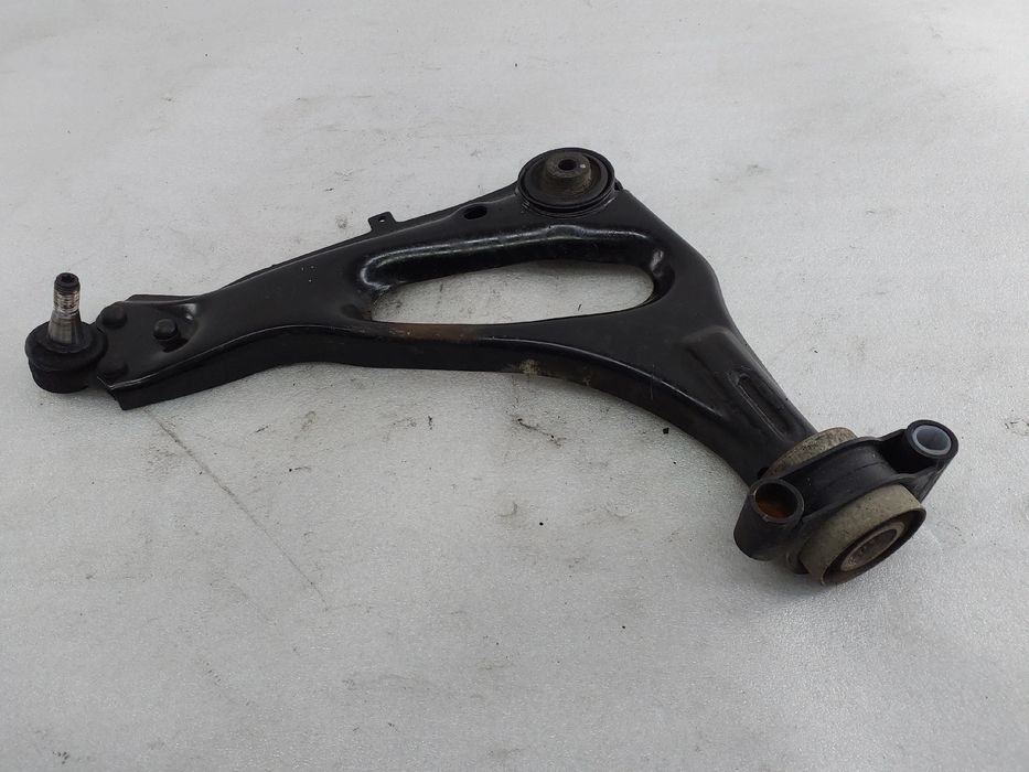 Braço de suspensão frente esquerdo MERCEDES-BENZ Vito (W447)