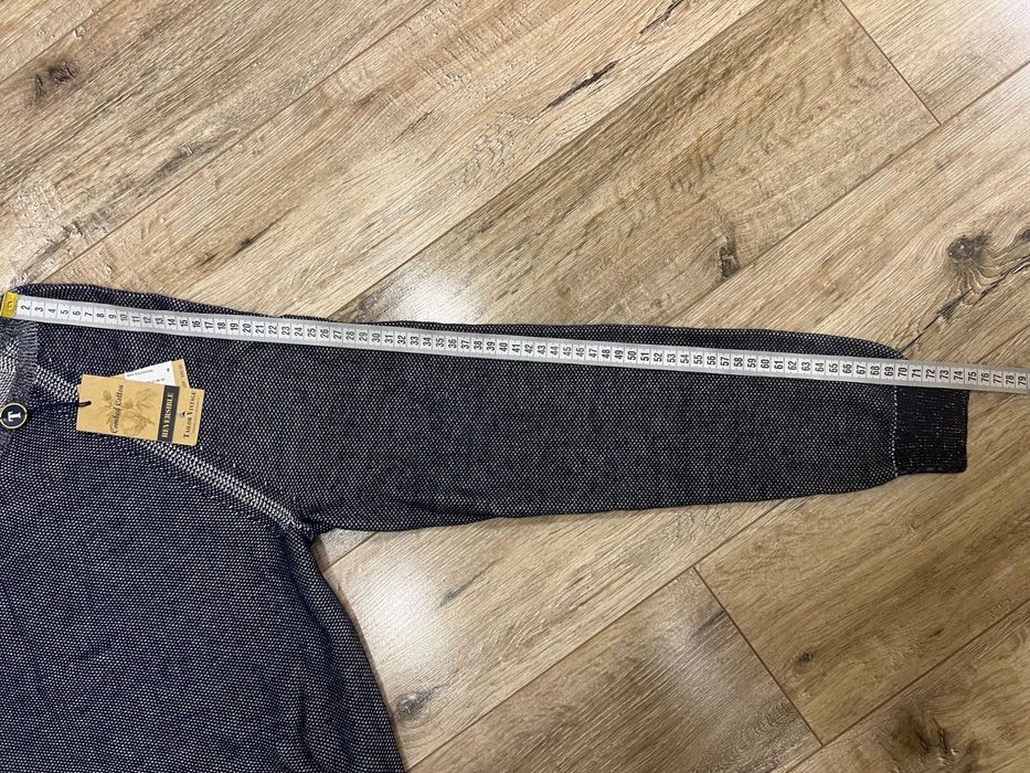 Легкий светр на чоловіка розмір S