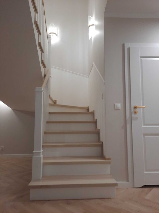 Drewniane schody na beton