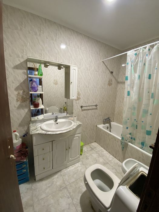 Quarto mobilado | Ambiente tranquilo | Moita | Disponível já