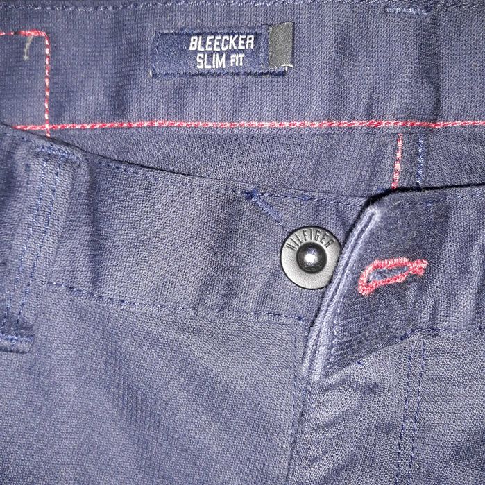 Materiałowe spodnie prążkowane Tommy Hilfiger 33 / 32