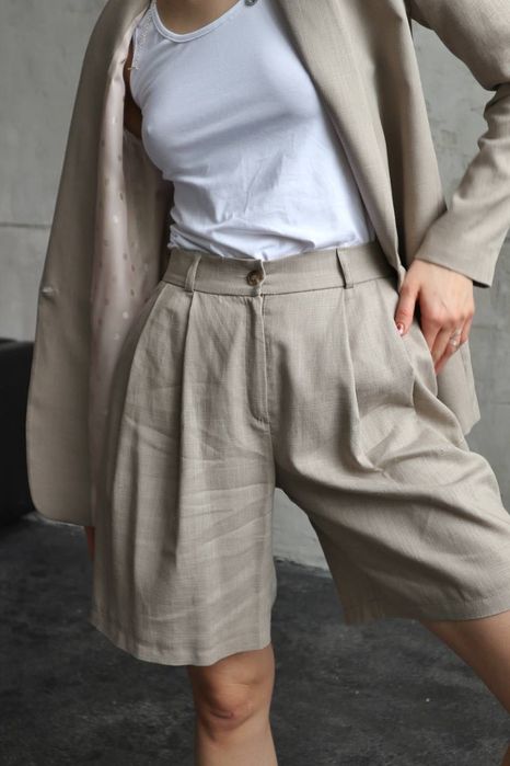 Лляні шорти бренду Easy