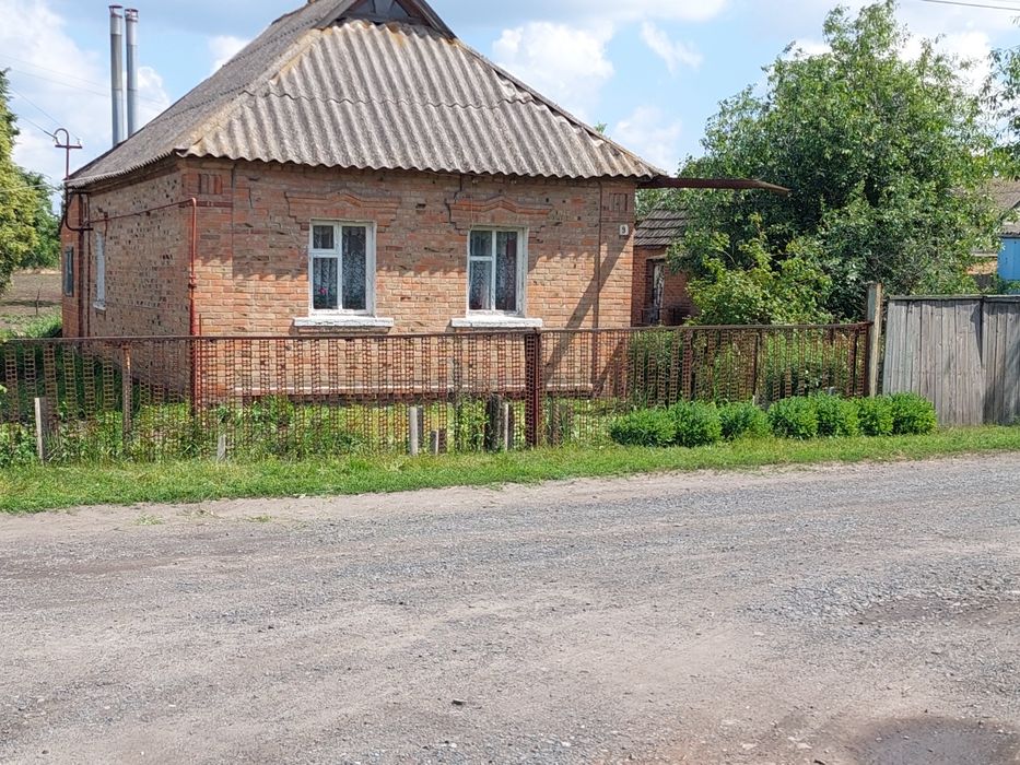 Продамо будинок з гарним участком