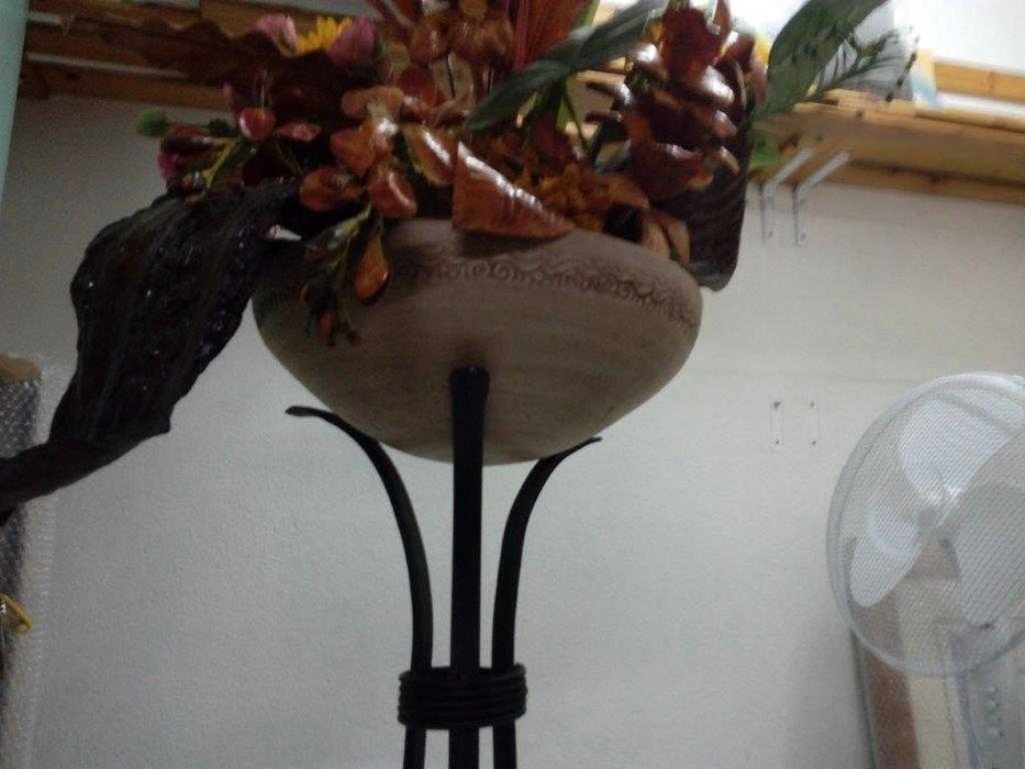 Pedestal em ferro forjado