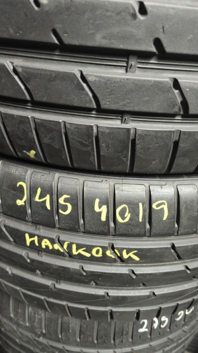 Pneus  245/40/19