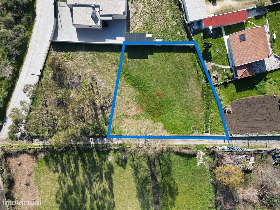 Terreno com 1.200 m² em Monte Córdova