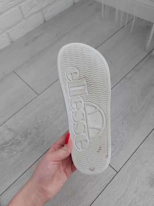 Klapki 38 ellesse biale