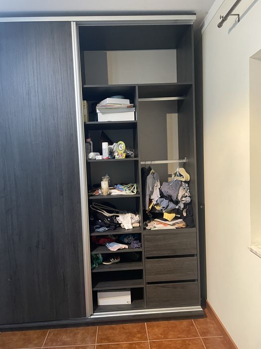 Roupeiro de Carpintaria – Estrutura Sólida