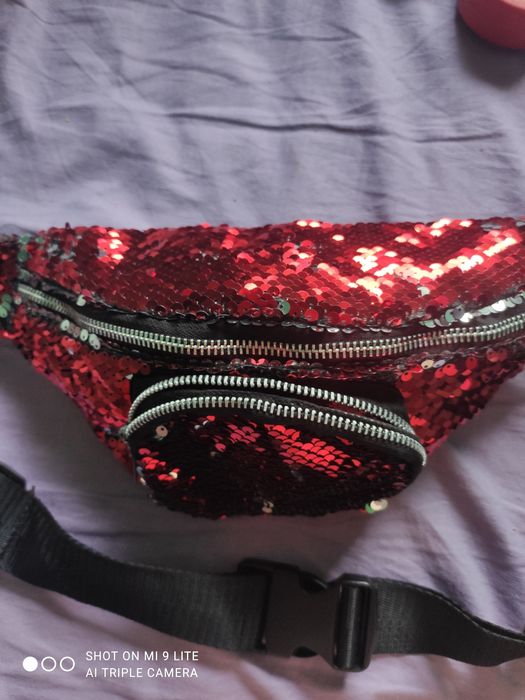 Бананка с паетками красная - серебристая