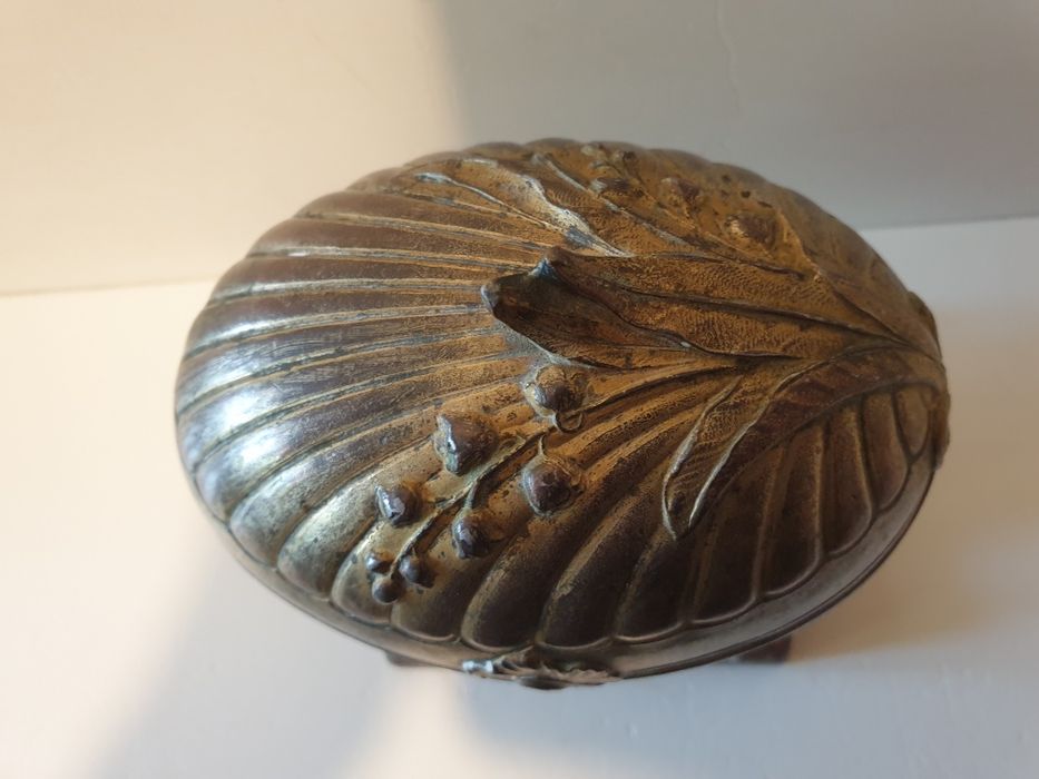 Fantástico antigo guarda joias francês Sec. XIX em forma de um ovo