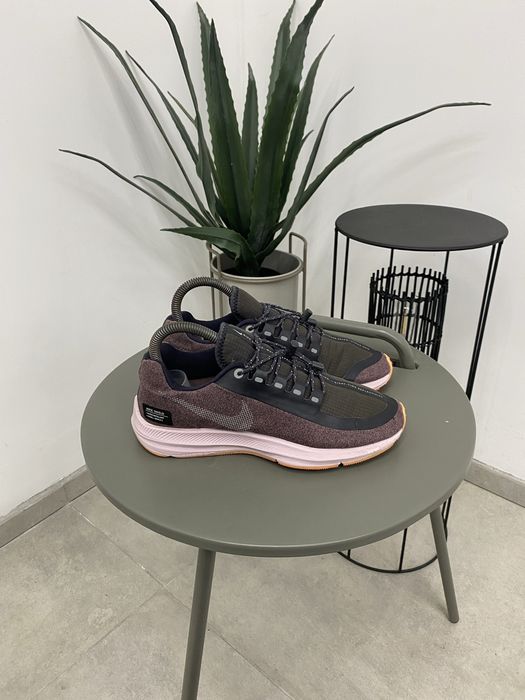 Оригінал кросівки  Nike Air Zoom Winflo 5 Run Shield розмір 37,5 (L16)