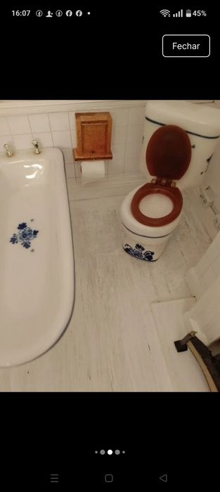Conjunto casa de banhofe casa de bonecas  em porcelana