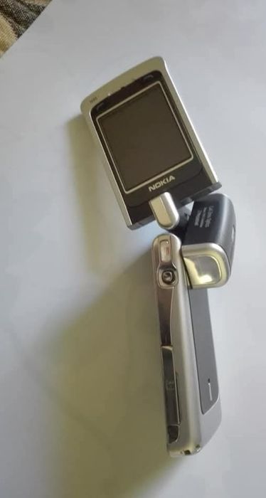 Vendo telemóvel Nokia N 90 impecável, com todos os acessórios de origem!!!