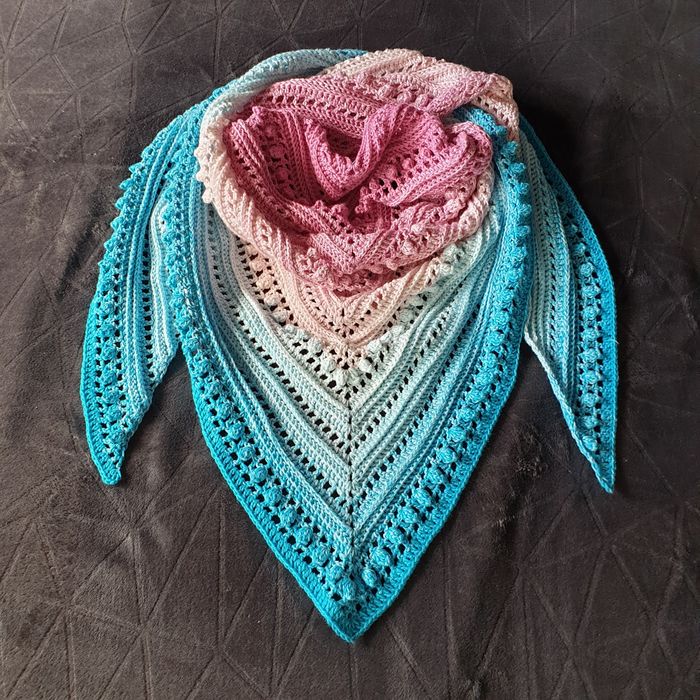 Chusta Secret Paths robiona na szydełku handmade