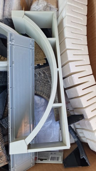 Cocheira antiga  envelhecida e giratoria electrica.