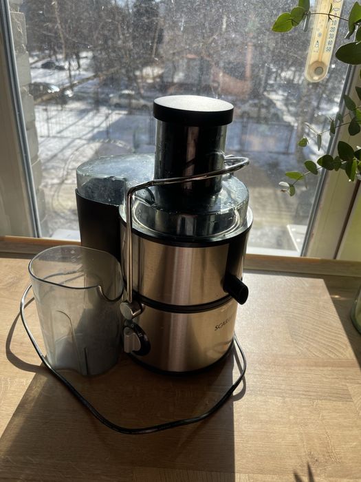 Соковитискач Scarlett SC-016