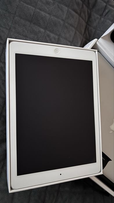 MacBook Pro + iPad + iPhone