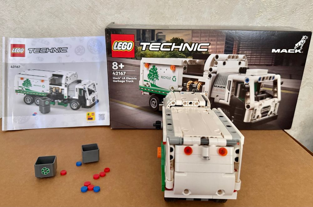 Конструктор LEGO Technic Сміттєвоз Mack LR Electric (42167),вік 8+