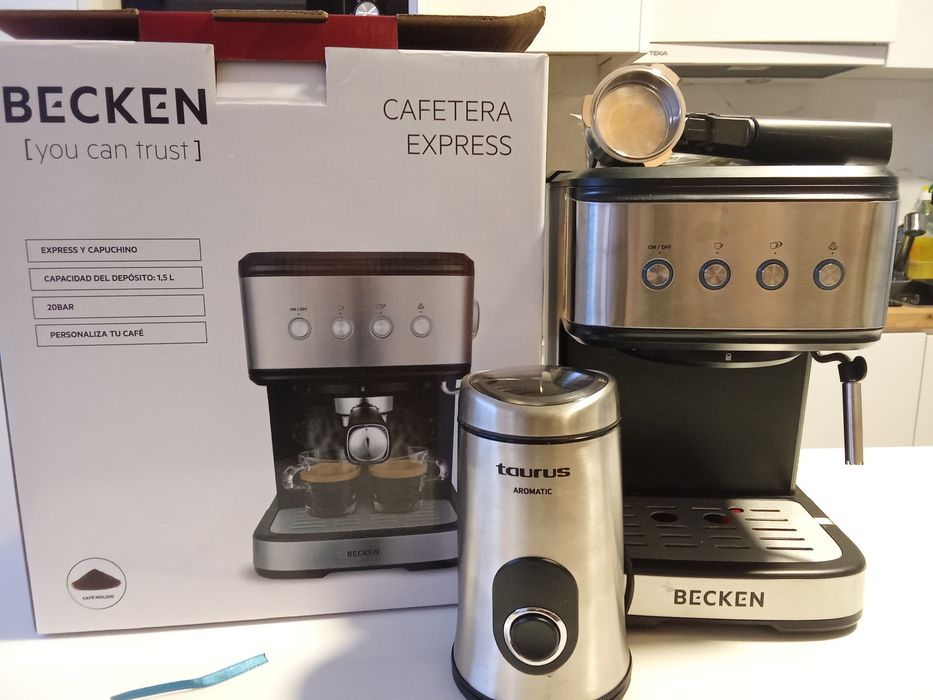 Vendo Máquina de Café Becken Espresso Becm9238 Prateada, com oferta de moinho de café (Taurus Aromatic II 50g 150W)