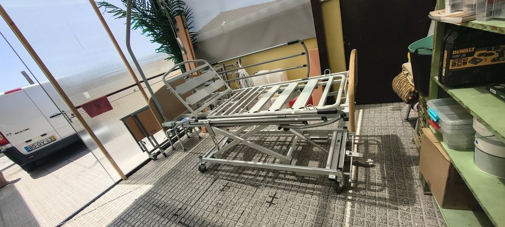 Cama articulada elétrica e elevatória hospitalar