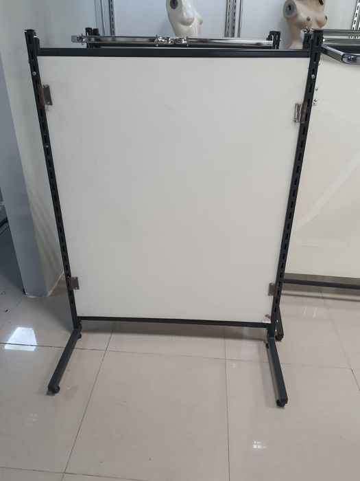 Торговое оборудование. Стойки для развески одежды