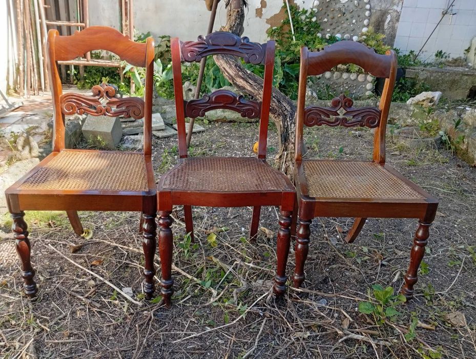 3 cadeiras antigas em palhinha e madeira nobre